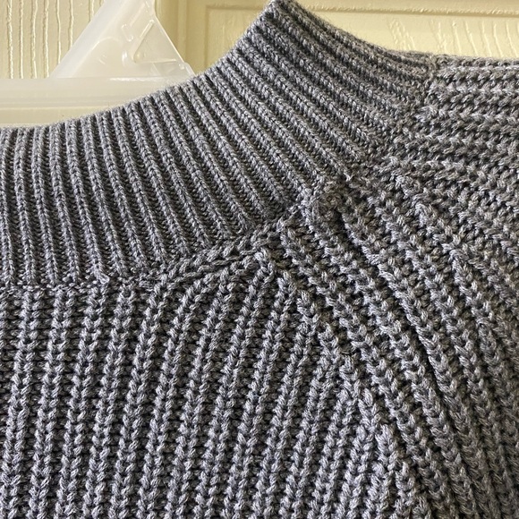 Gray ribbed mock turtleneck sweater. - Picture 4 of 4